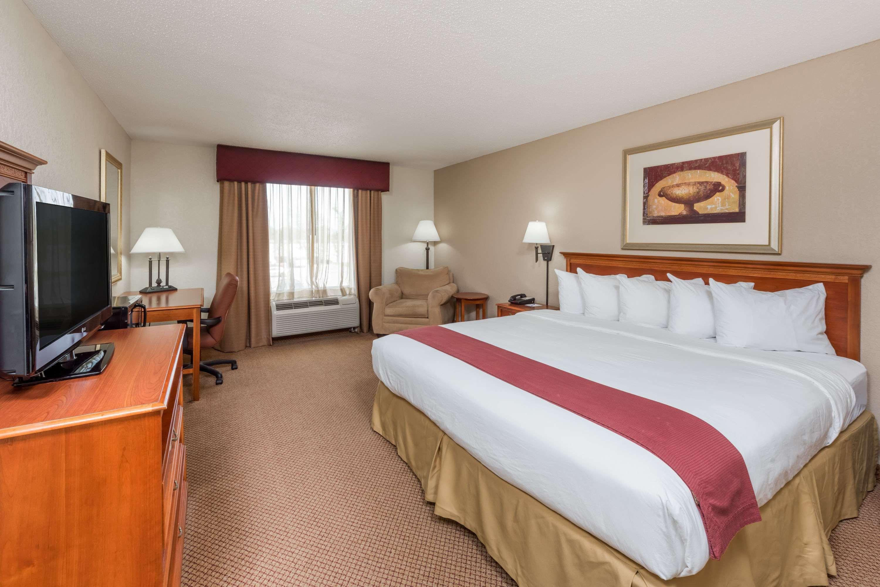 Seasons Inn & Suites Highland מראה חיצוני תמונה