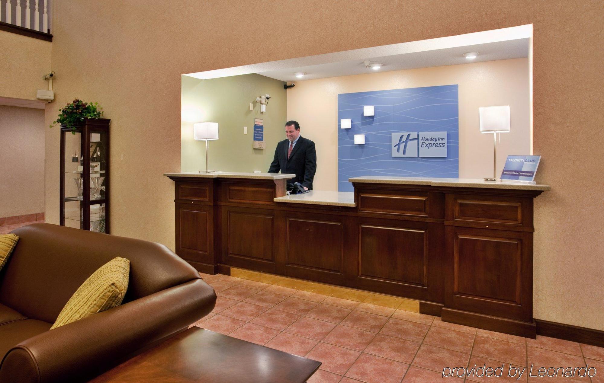 Seasons Inn & Suites Highland מראה פנימי תמונה